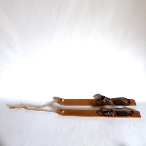 NEW 30” ELF SKI ORNAMENT WINTER HOLIDAY CHRISTMAS ANTIQUE WOOD DECOR PAIR - Picture 4 of 12